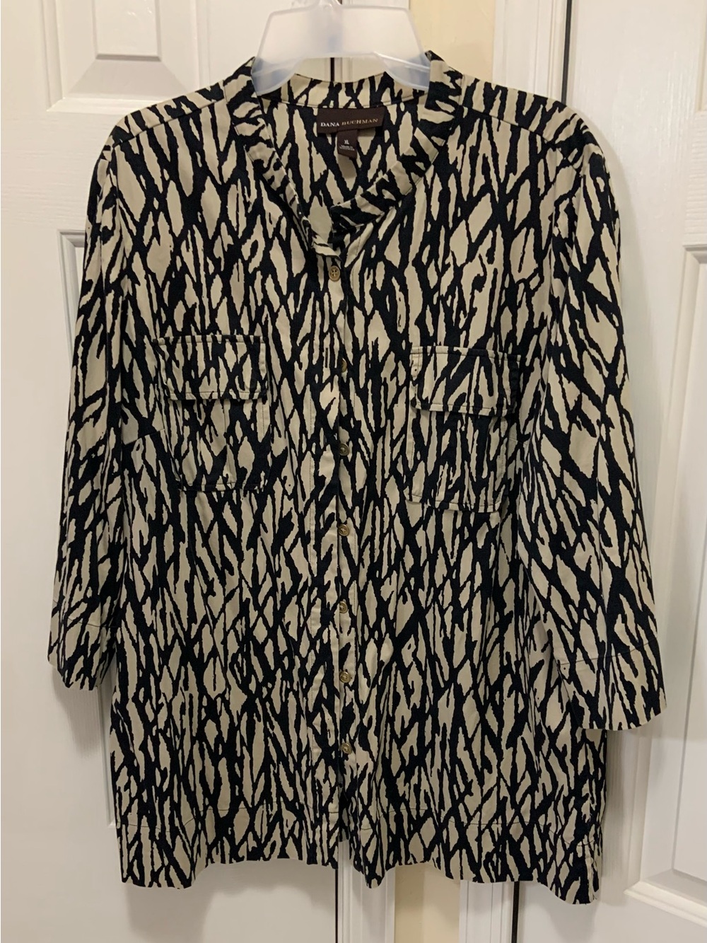 Ellen Tracy Black & Cream Button-Down Printed Women's Shirt